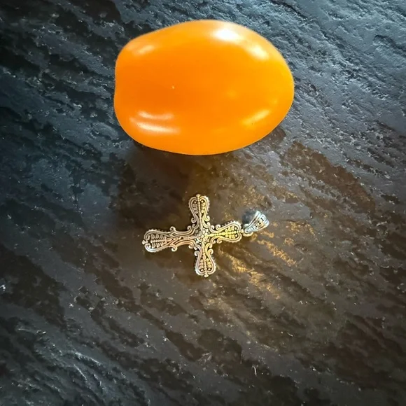 Elegant Silver Cross Pendant Necklace - Picture 2 of 4